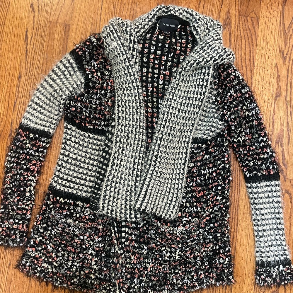 Anthropologie Women's Black and Gray Sweater